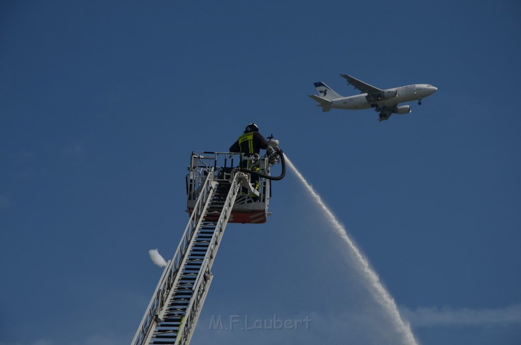 Grossfeuer Poco Lager Koeln Porz Gremberghoven Hansestr P1004.JPG - Miklos Laubert